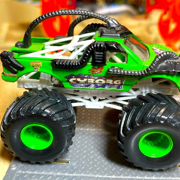 Mini Cyborg - Picture 2 of 3